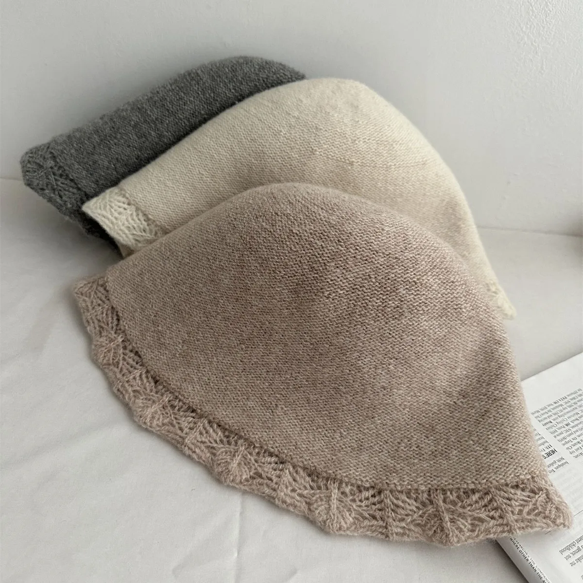 

Вязаная шапка-бини, женская осенне-зимняя художественная шапка-рыбак, модная и теплая шерстяная шапка, стильная шапка-тюрбан.