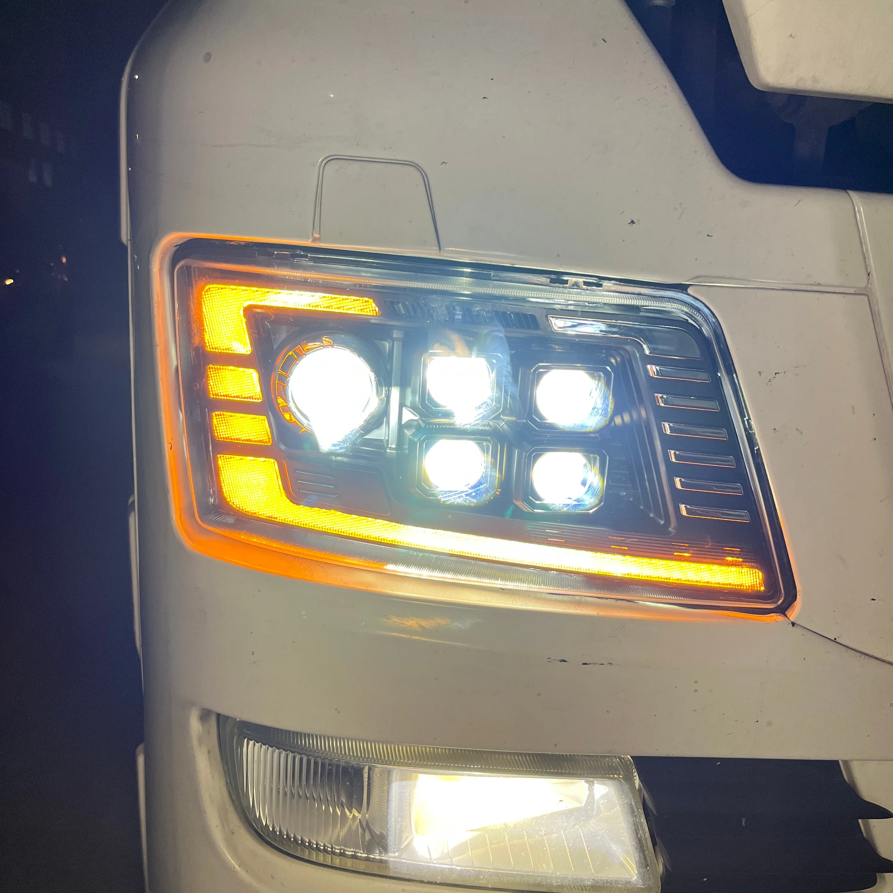 Latest Upgraded 5 Lens Matrix LED Headlight Projector for MAN TGX TGS TGL 24V Truck Full LED Headlamp OE 8125106496 8125106497