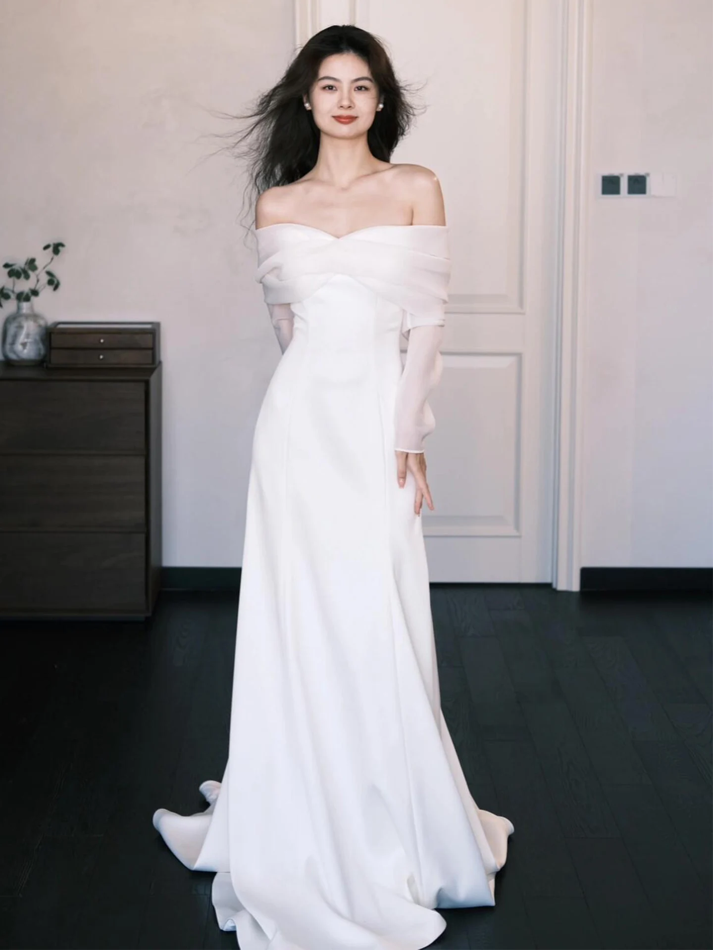 

Ele Satin Wedding Dr One oulder Long Sve Bride Outdoor Lawn White Gown Tailored Fit Fi Tail Soft Fabric