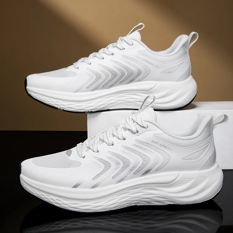 

New men's spring and summer running shoes with breathable mesh, versatile, comfortable, lightweight and casual sports shoes