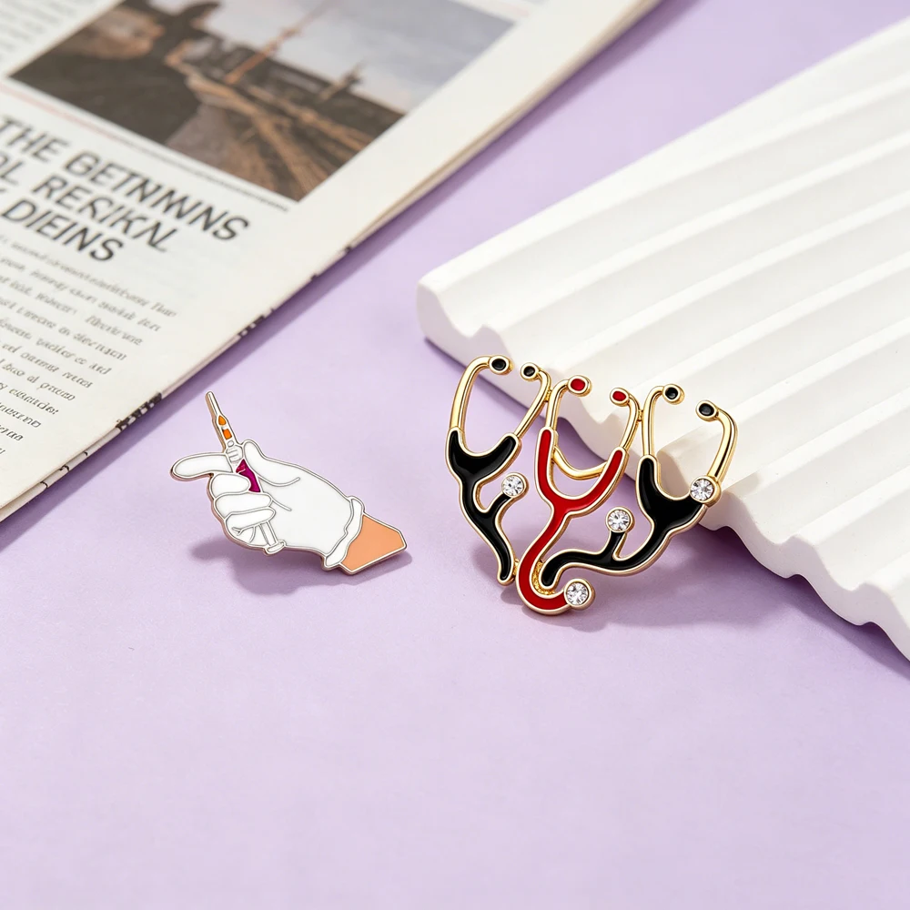 Medical Enamel Brooch Pin Cartoon Handheld Syringe Stethoscope Style Collar Badge Backpack Accessory Nurse Doctor Exquisite Gift