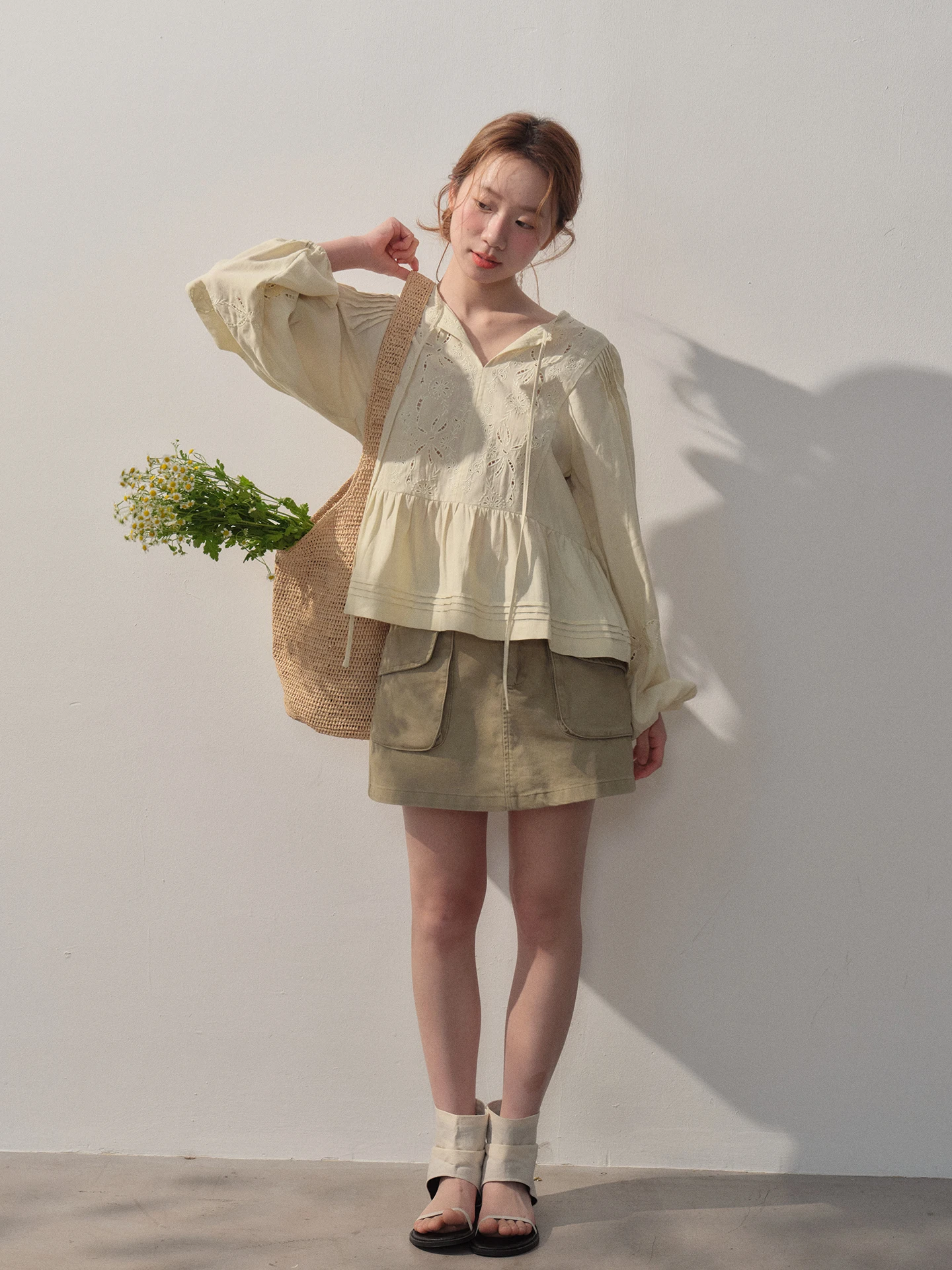 

Sweet Retro Embroidered Hollow out Malted Yellow Loose irt Korean Sle Loose Fit Long Sve Collar Women's irt