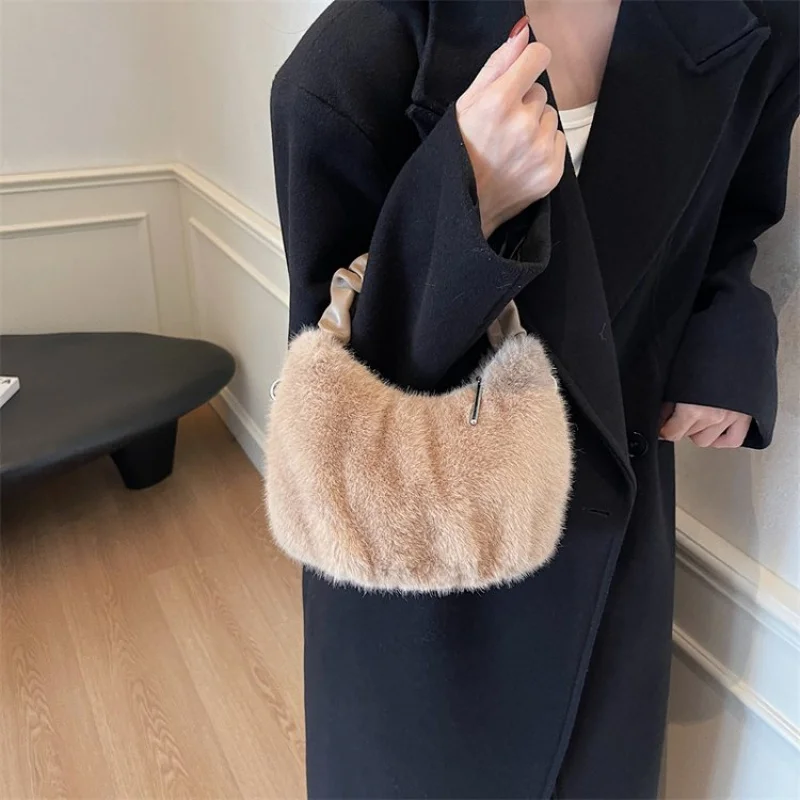 

Stylish Women's Leather Crossbody Bag By Famous Designer Luxury Brand For Ladies - Popular Classic Elegant Shoulder Handbag