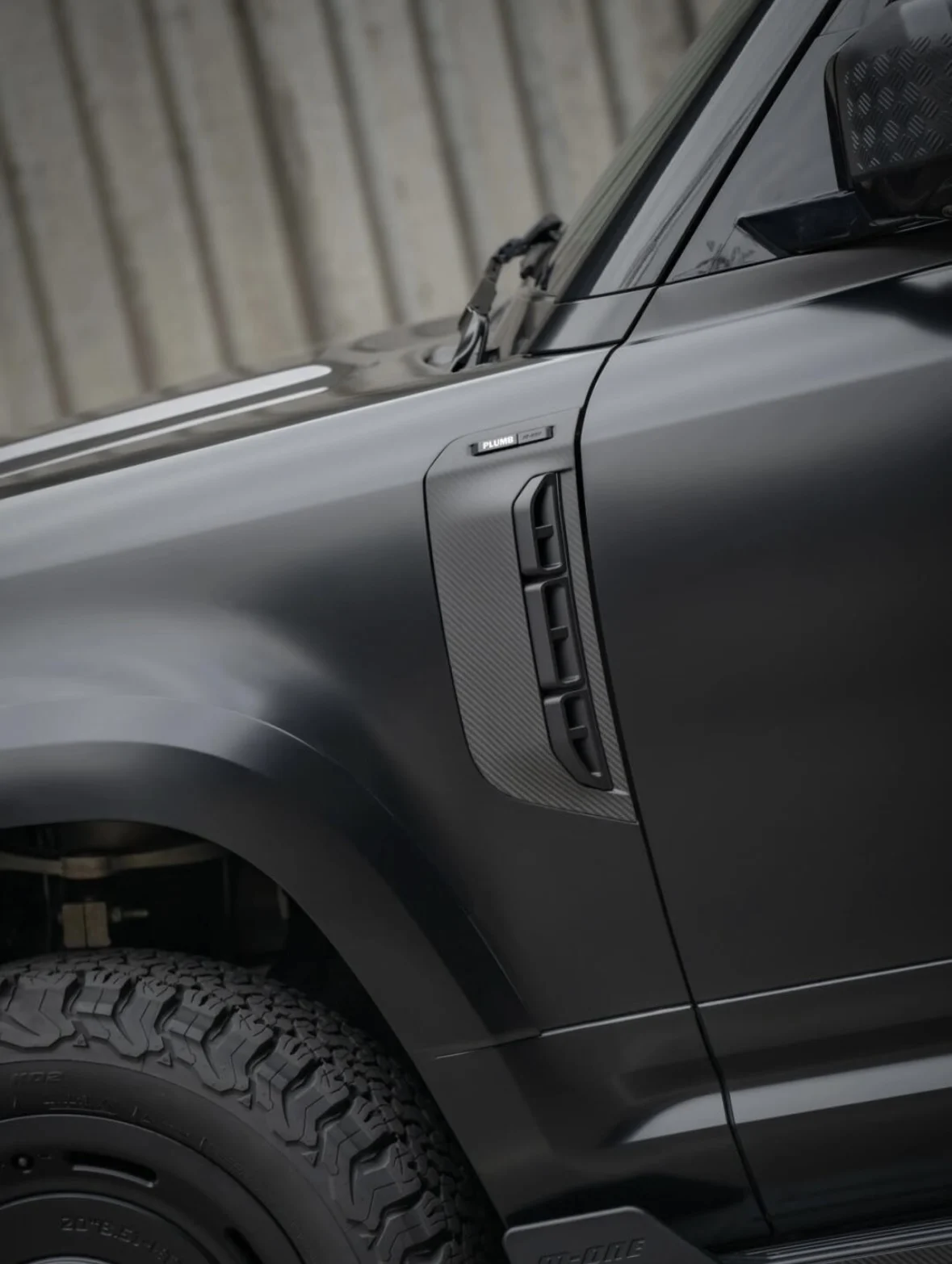 Plumb Carbon Fiber Look Side Body Intake Grille Fender Air Vent Decoration Cover Trim For Land Rover Defender 2020-2025 L663