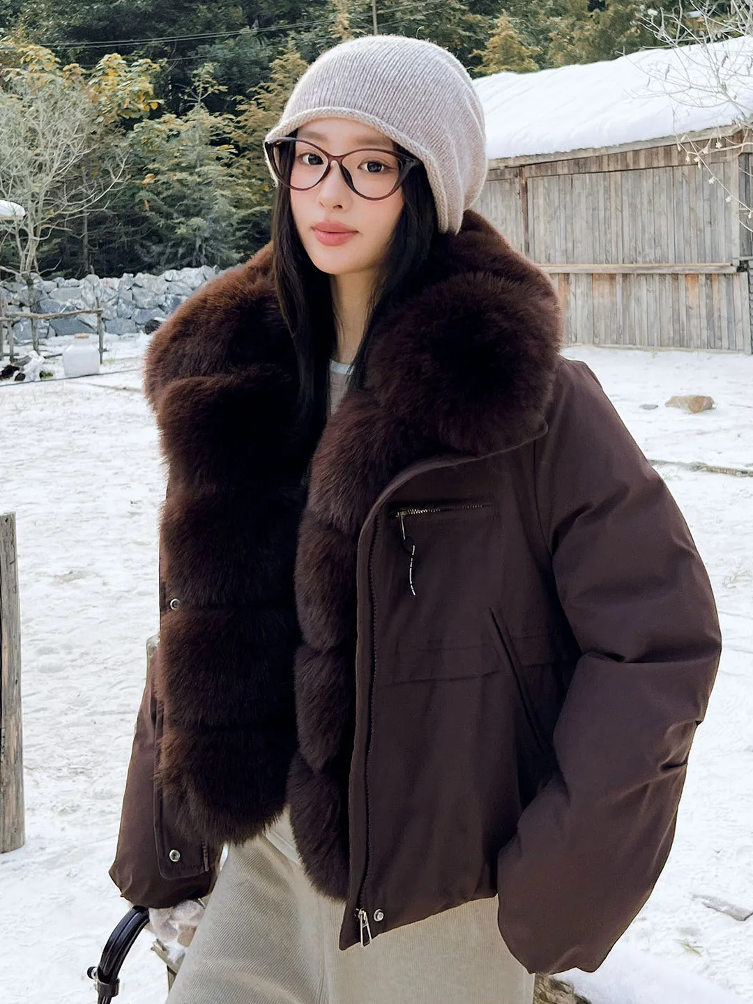2026 Winter Fashion Thickened Short Parka Coat Women's Warm Cotton Jacket with Fleece  Large Fur Collar Compact Size
