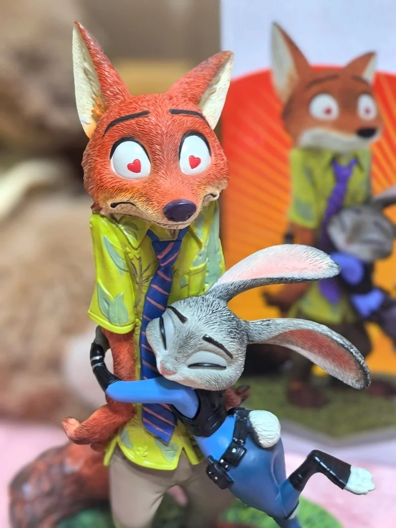 Genine Disney Enesco Zootopia Judy y Nick Embrace figura de acción-juguete de escritorio creativo regalo para cumpleaños conejo coleccionable