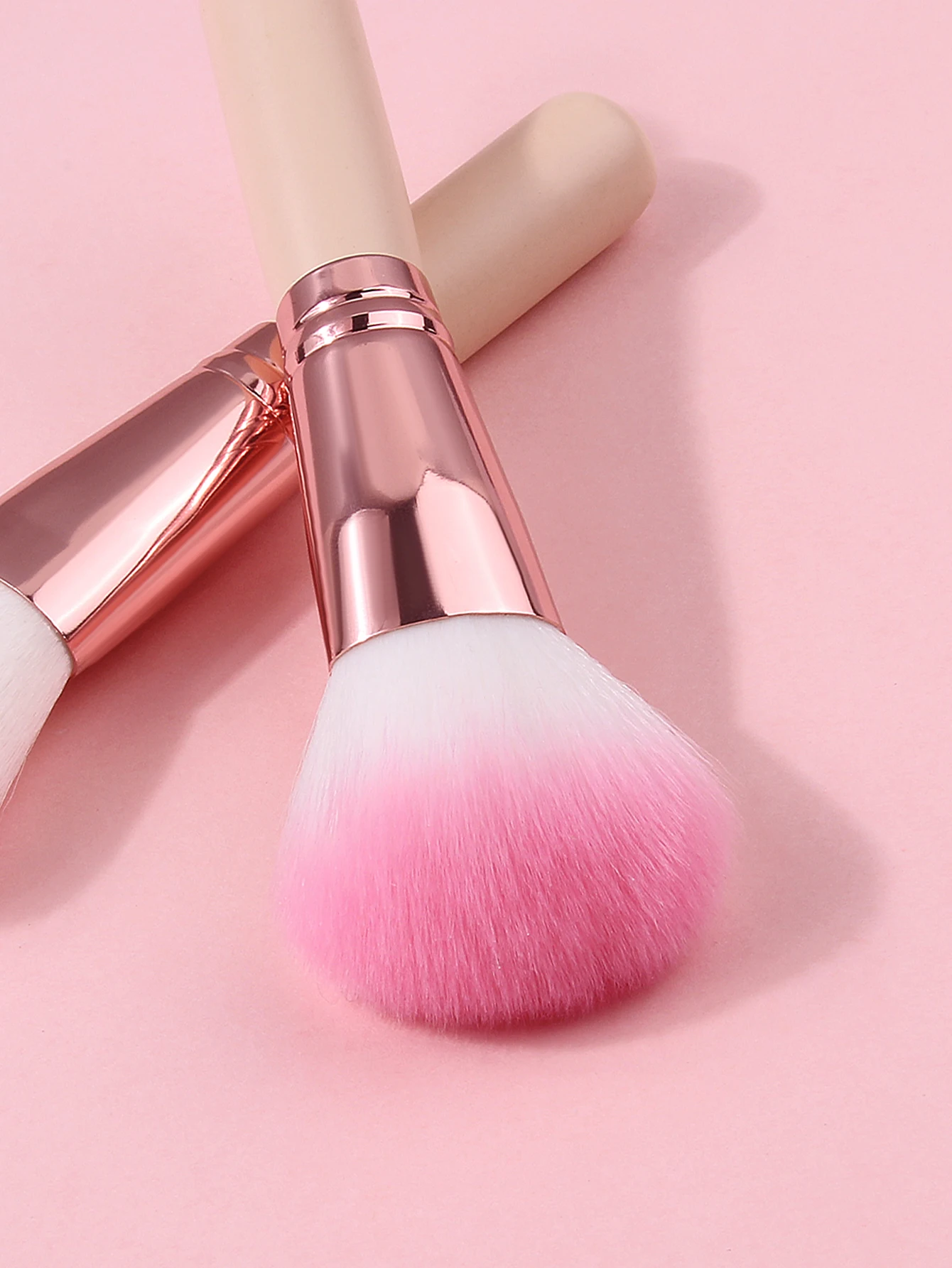 2 szt. wielofunkcyjnych pędzli do makijażu, pędzel do pudru sypkiego w kształcie łuku, pędzel do różu, pędzel do rozświetlacza, miękkie włókno, narzędzie kosmetyczne