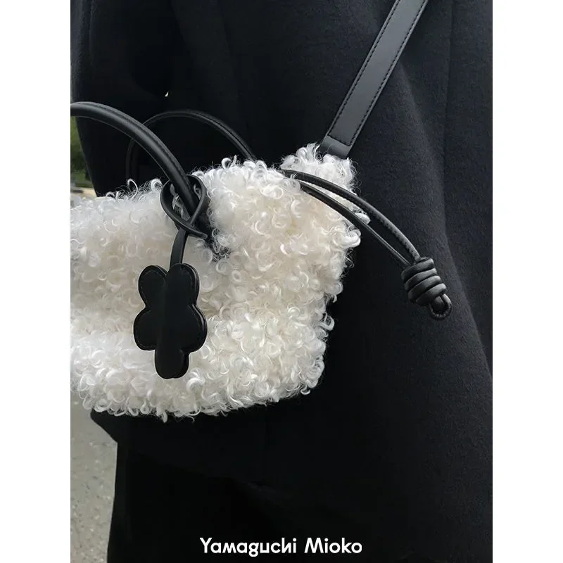 Lamb Wool Carry-on Plush Bag Niche Design Sense Crossbody Bag Winter Fur Bag 2023 New Fashionable Sweet Girls Handbags