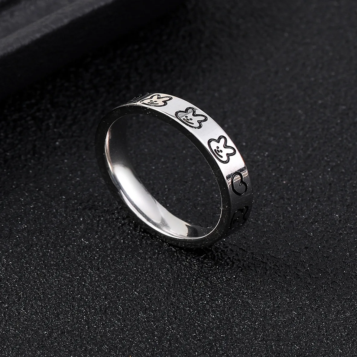 New Fashion Stainless Steel Ring Creative Silver Ring Rabbit Love Pattern Titanium Steel Jewelry Hand Manufacturers