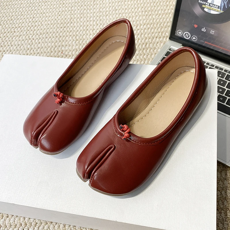 2025 New Flat Boat Shoes French Retro Hoof-Toe Split-Toe Granny Flats Women's Autumn Shoes Loafers