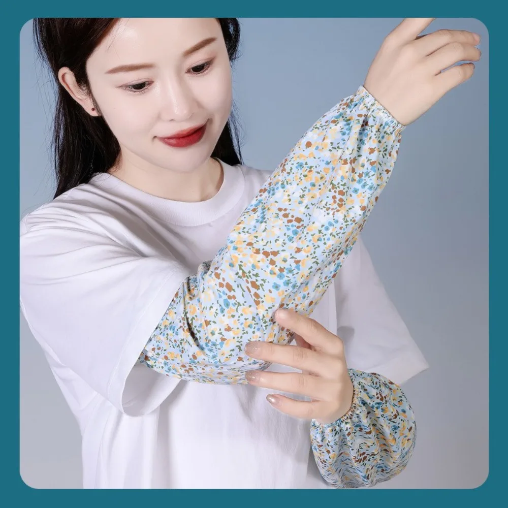 Guanti di seta di ghiaccio floreale di nuova moda Guanti lunghi larghi e traspiranti Protezioni per le braccia anti-UV Maniche da guida per esterni