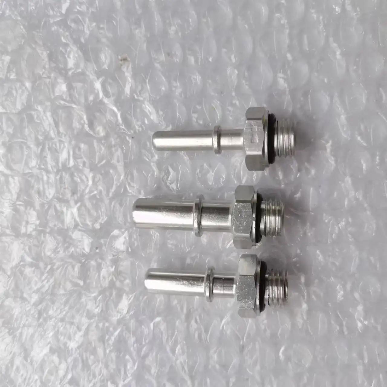 3Pcs/Lot Urea Pump Connector Liquid Return Joint, Spray Joint, Liquid Suction Joint Nozzle 5273338 4931694 For Cummins Emitec