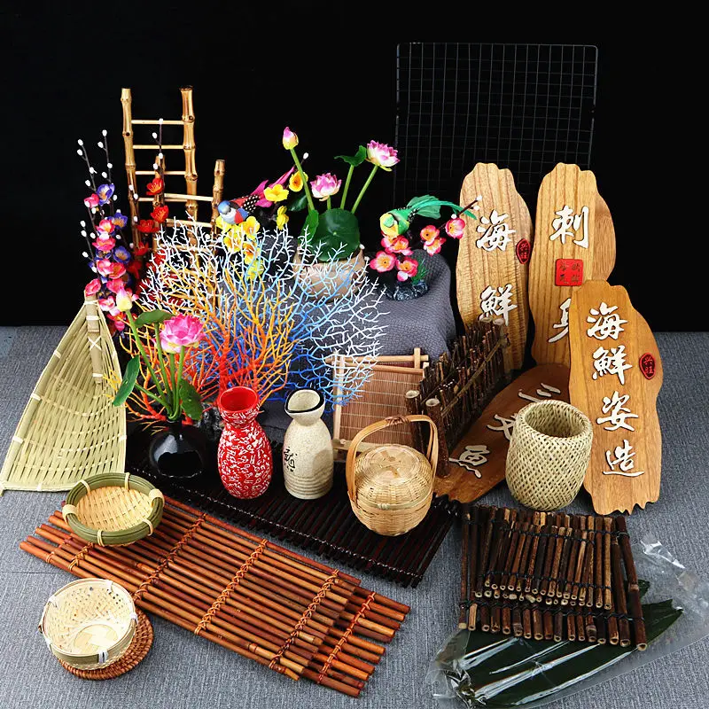 artesanía de bambú palillos de bambú platos de sushi japoneses restaurantes de sushi coreano platos de pescado crudo colocados decorados palos de bambú