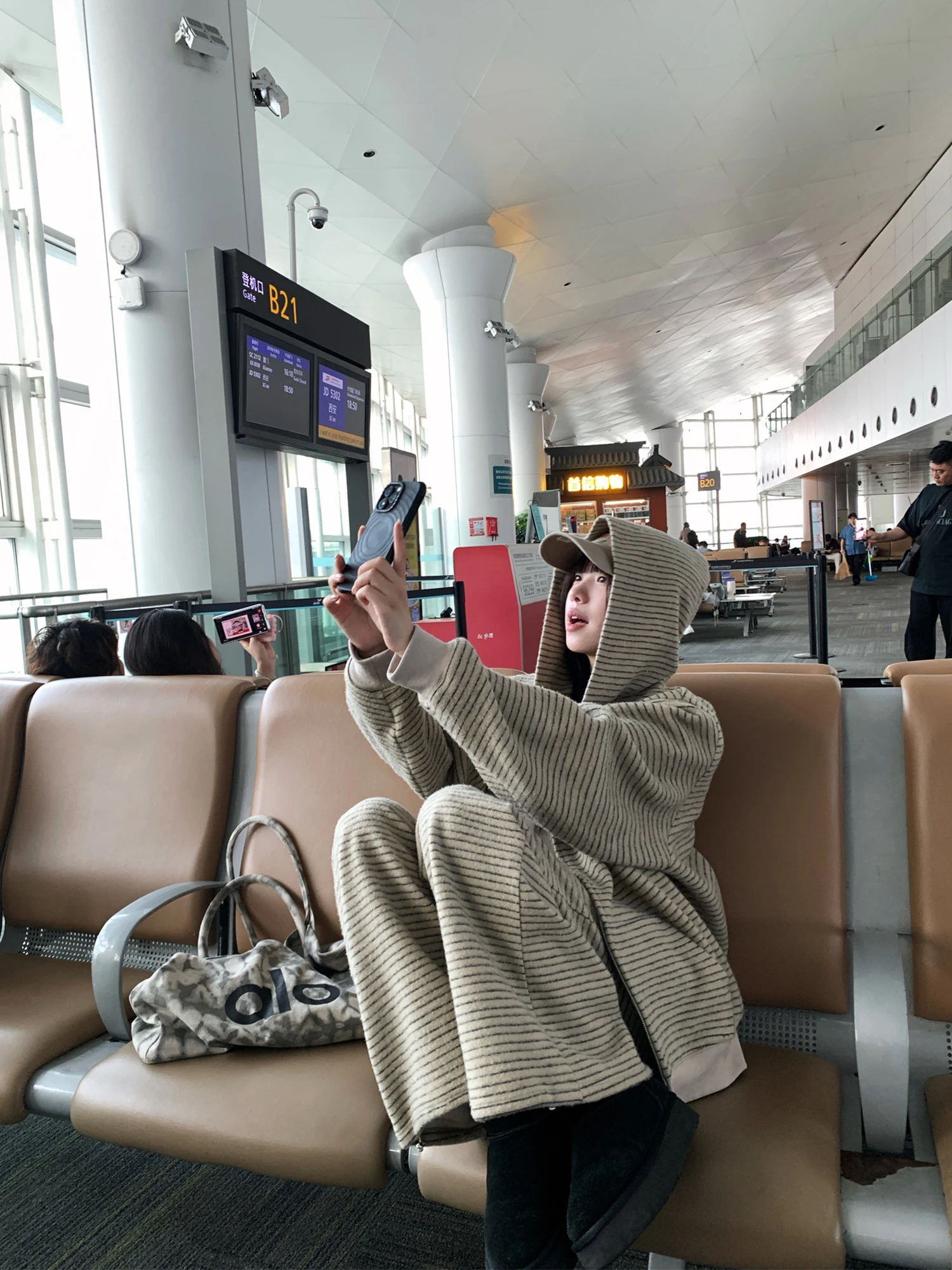 

Комплект Britney: повседневная комфортная толстовка с капюшоном и брюки, молочно-абрикосовые полосы, мягкий легкий флис, зимний модный наряд для взрослых