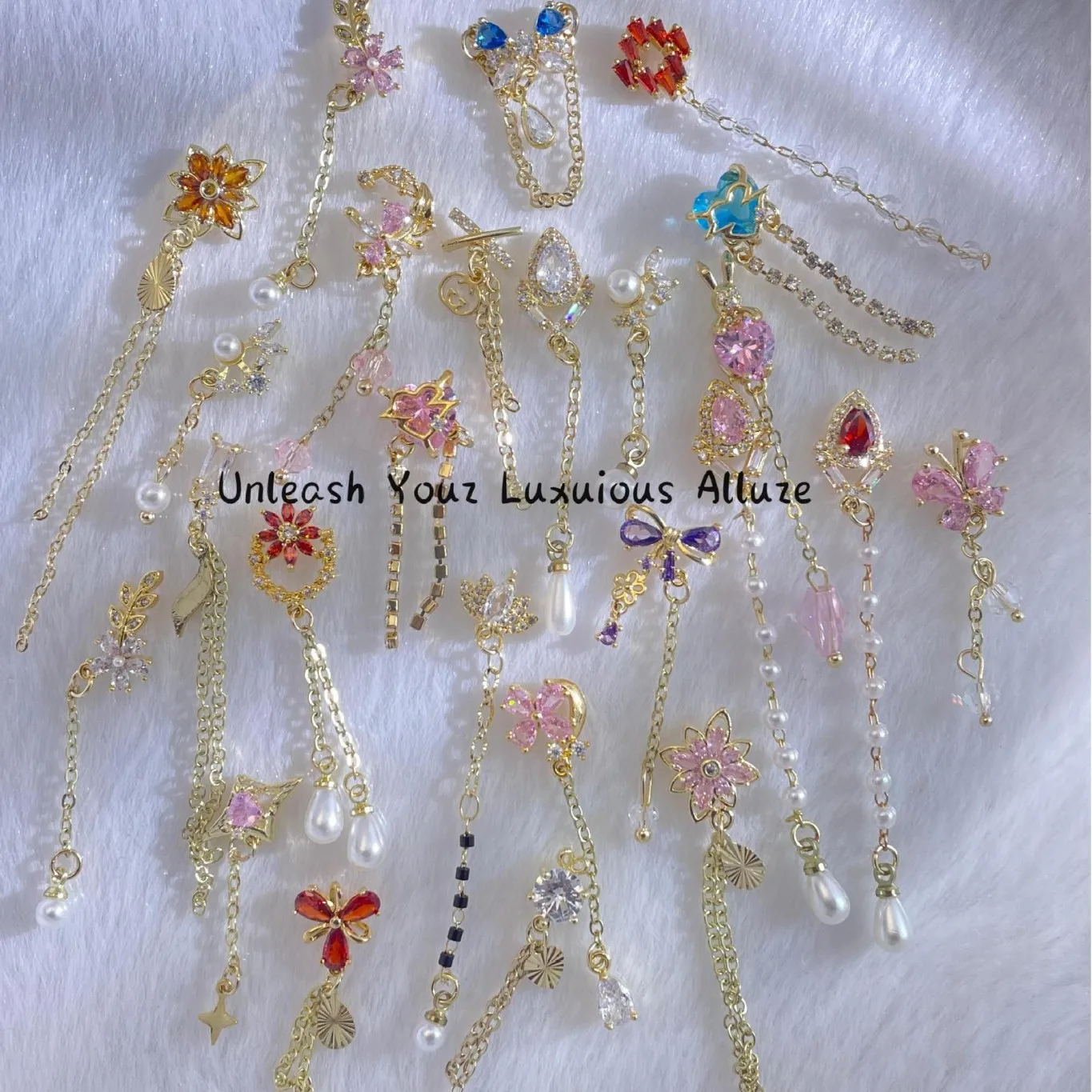 4 Stücke Luxuriöse Goldkette Zirkon 3D Dreidimensionale Diamant Anhänger High-End-Metall Nagel Zubehör Modische Nagel Zubehör