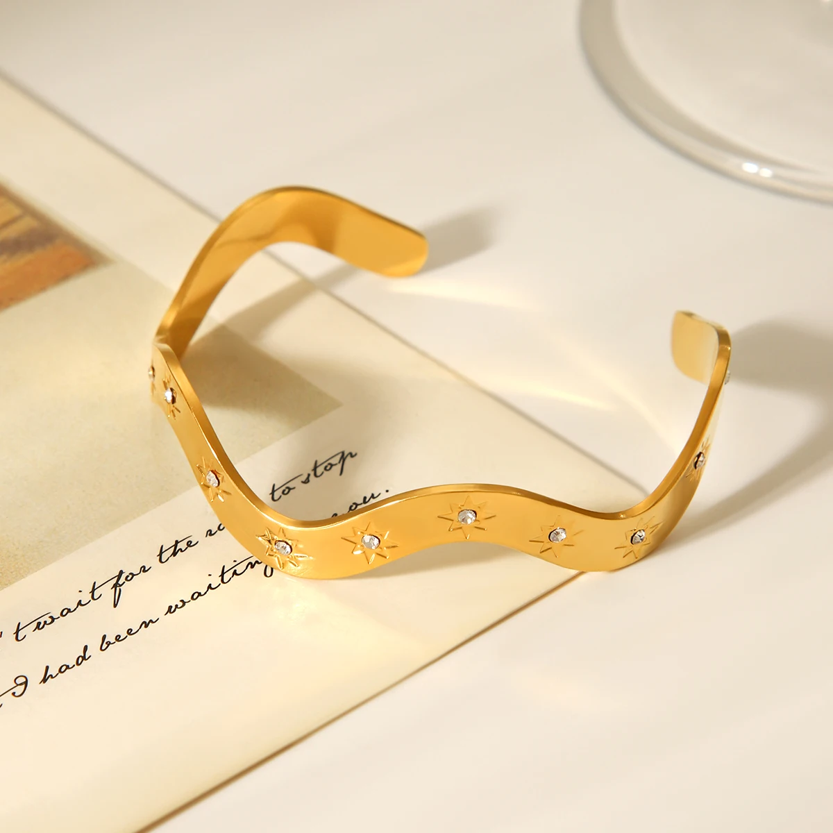 

Fashionable Women Exaggerated Stainless Steel Open Bracelet Star Zircon Gold Plated Bracelet Waterproof Couple Holiday Gift