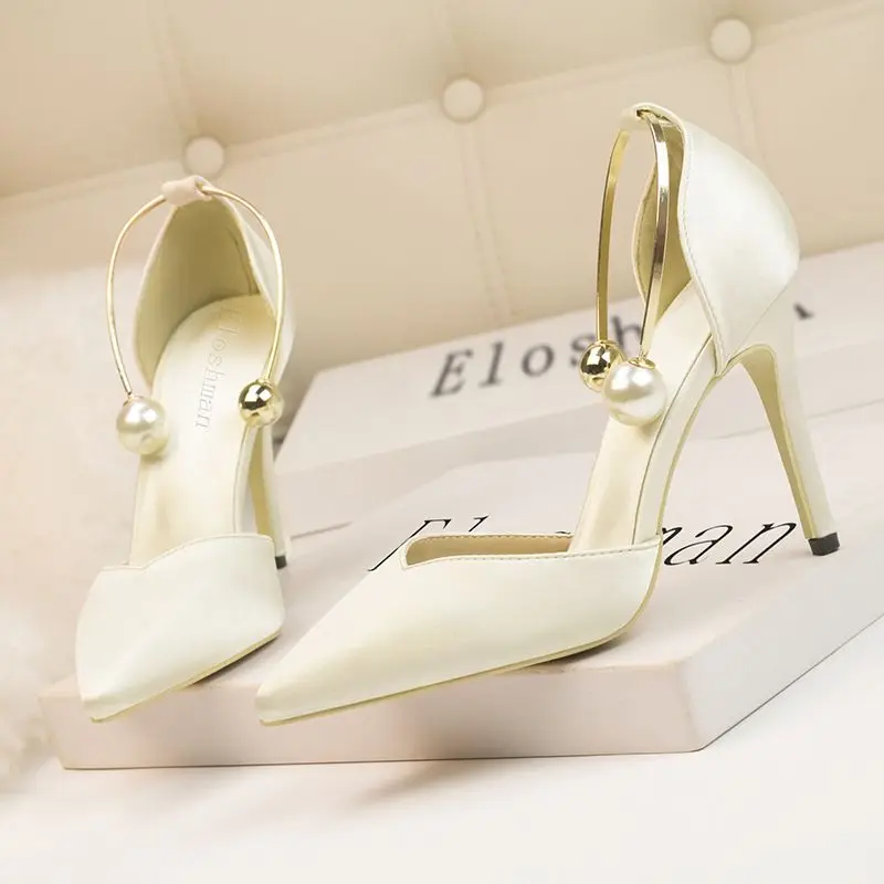 

2025 New Ladies Sandals Ladies Sandals Party Shallow Sandals Pearl Metal Buckle High Heels Fashion Soft Silk Pointed Toe