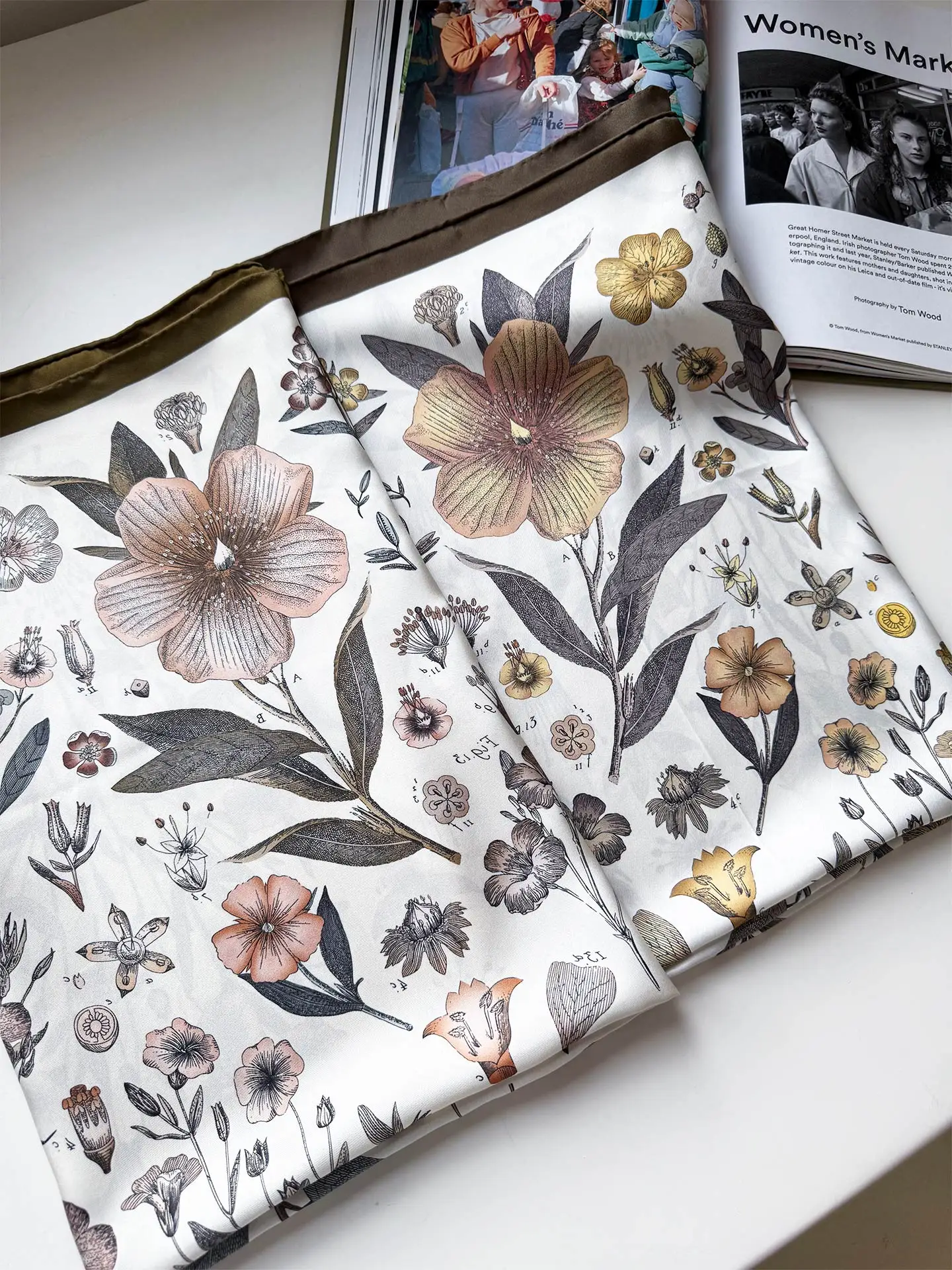 double-sided-silk-scarf-90cm-8-momme-twill-silk-versatile-faionable-square-scarf-for-men-and-women