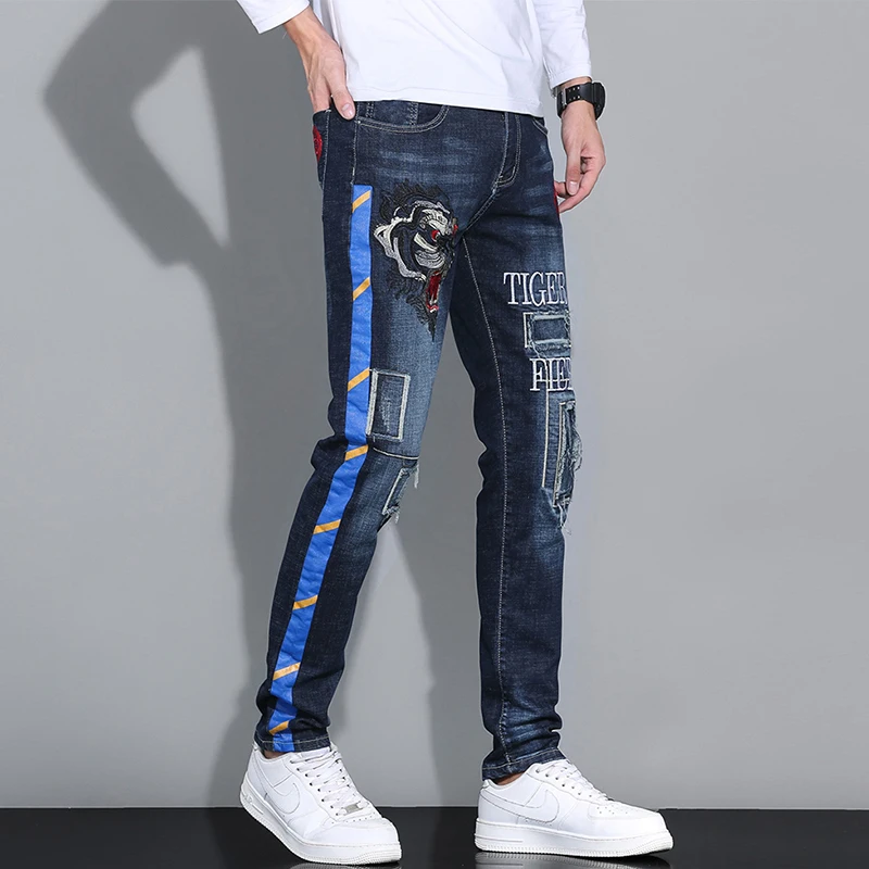 Pantalones vaqueros con estampado de rayas de tigre para hombre, ropa de calle personalizada con letras bordadas, moda de empalme, tendencia