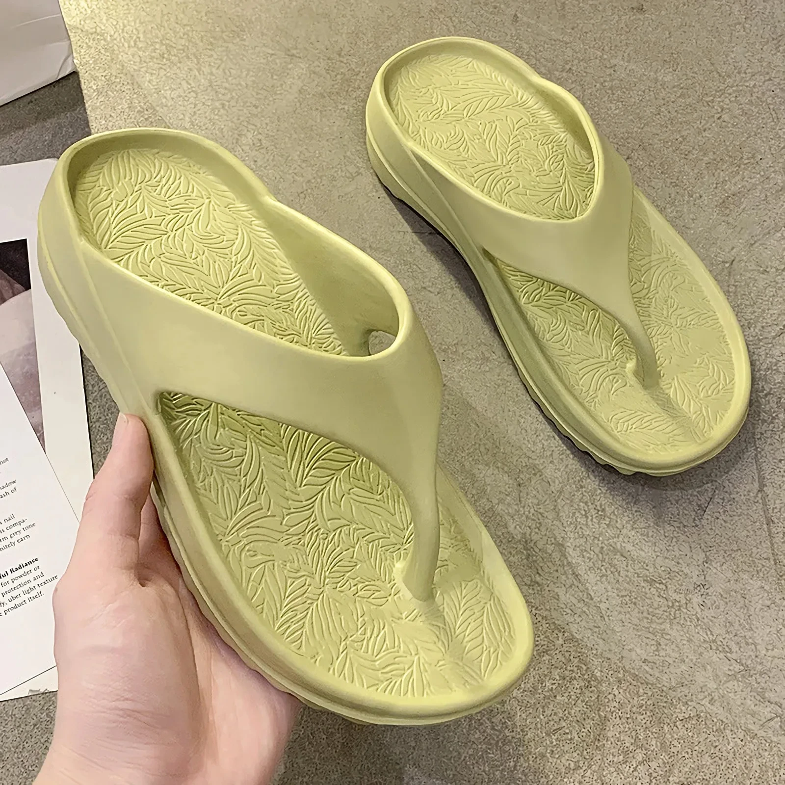Men's and women's flip flop sandals, soft, pillow-like comfort, suitable for indoor use, beach outings, summer wear ID