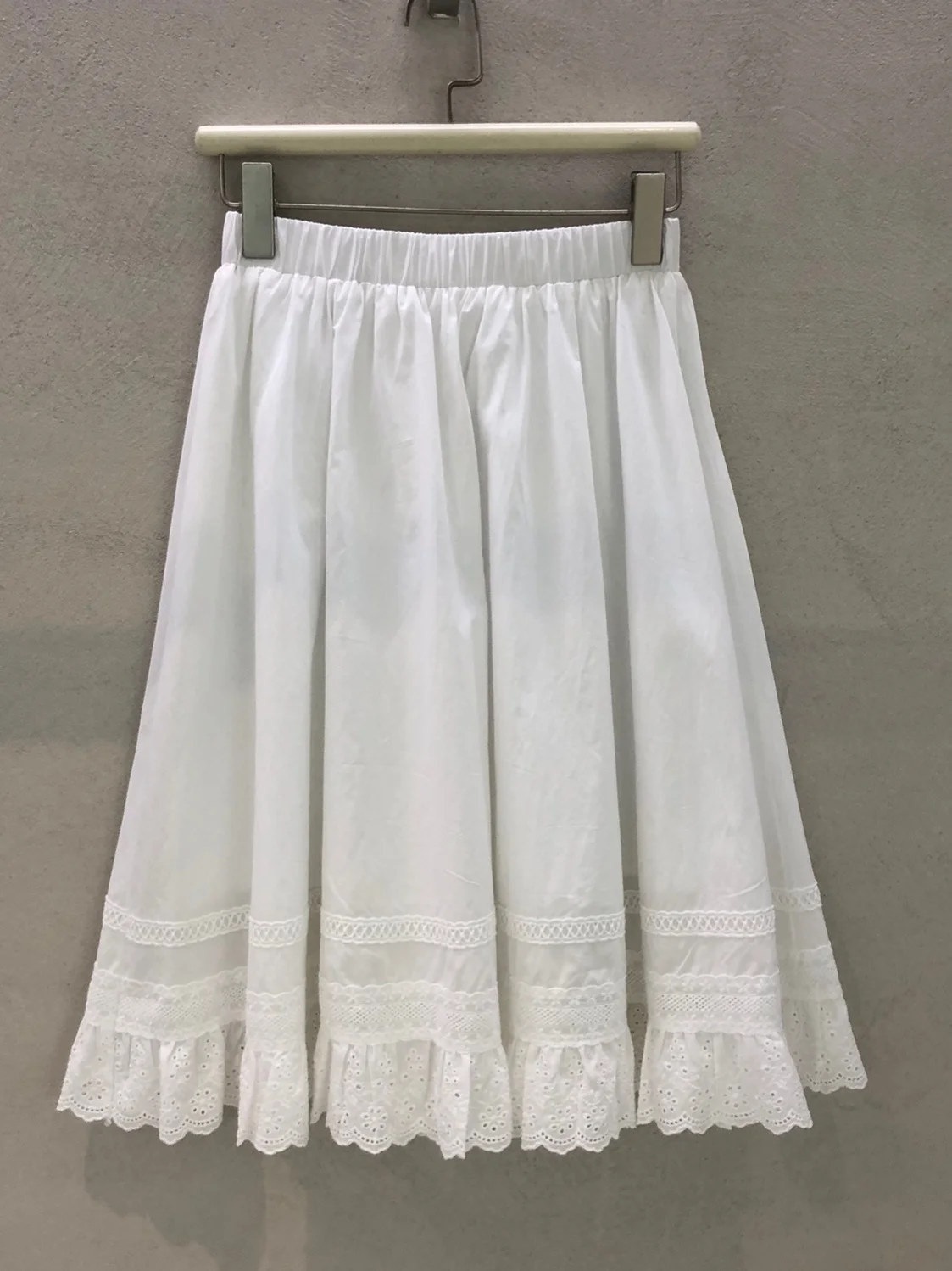 

Корейская элегантная юбка А-силуэта с кружевной отделкой и эластичным поясом, утягивающая, белая, миди, для офиса, с высокой талией, из хлопка