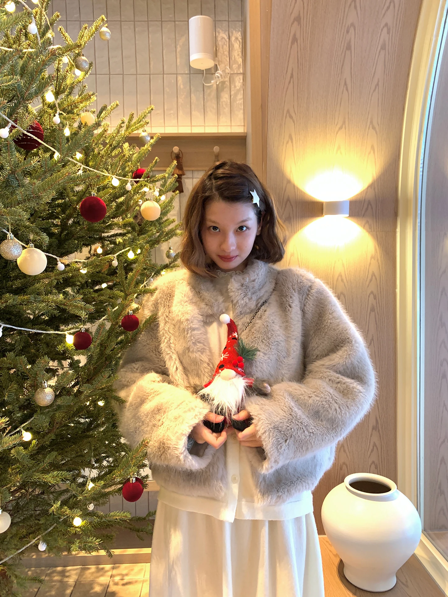 

Роскошное короткое меховое пальто Ele Luxury: Зимнее, модное, с воротником-стойкой, из экологичного искусственного меха, цвета виноградной коры, с длинными рукавами, однотонное.