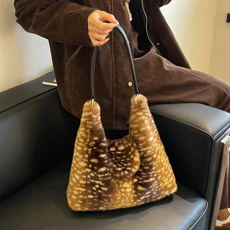 Picture 3: Deer Patterned Plush Bag Shoulder Bags Large Capacity Bolsa Fashion New Tote Bolsas Feminina Sac Femme Faux Fur Bolsos mujer