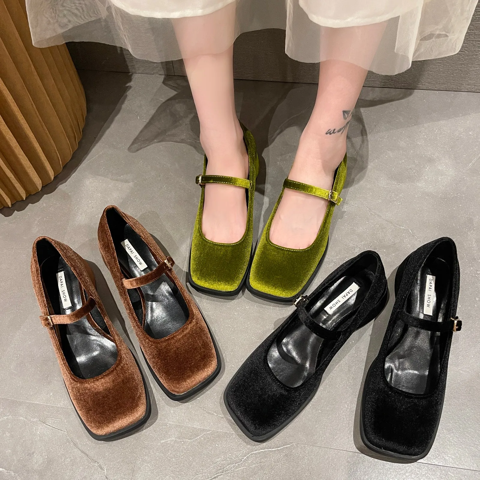 Mary Janes Shoes Female Golden Velvet New Square Toe College Style Casual Pumps Fashion Shallow Buckle Shoes High Heel Shoes