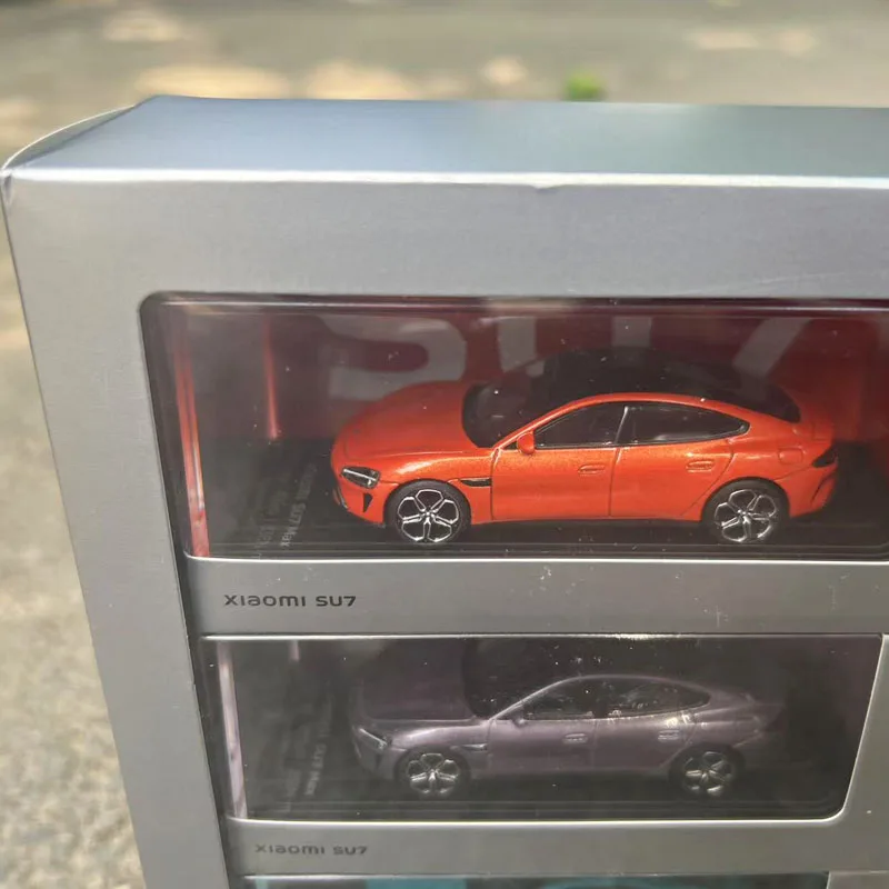نموذج المقياس الأصلي 1:64، Xiaomi Auto Xiaomi SU7 Ultra، الوافدين الجدد، مجموعة من 6 ألوان، نموذج مصغر للتجميع والعرض