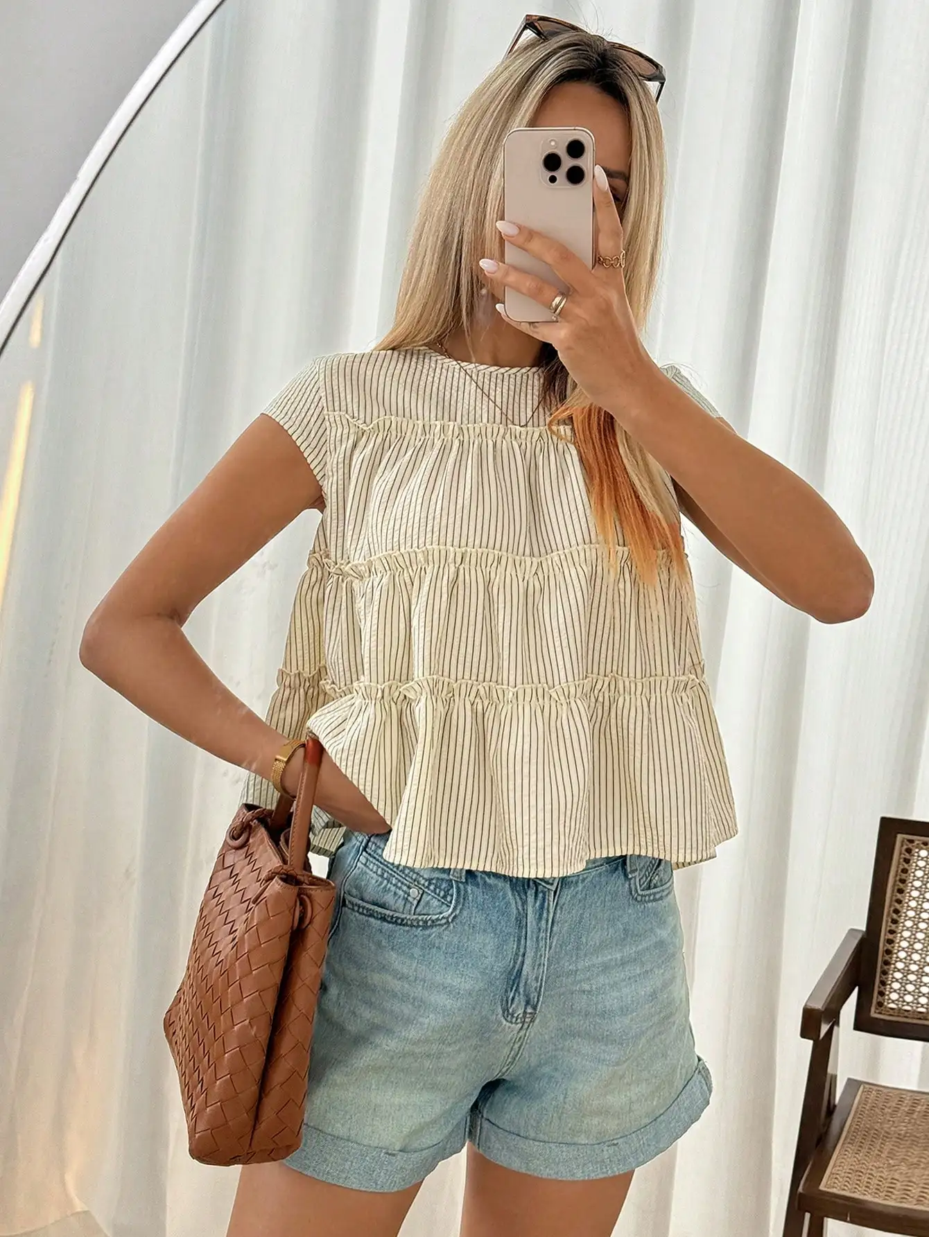 

Женская полосатая блузка с рюшами и коротким рукавом, топ-пеплум, повседневная, кремового цвета