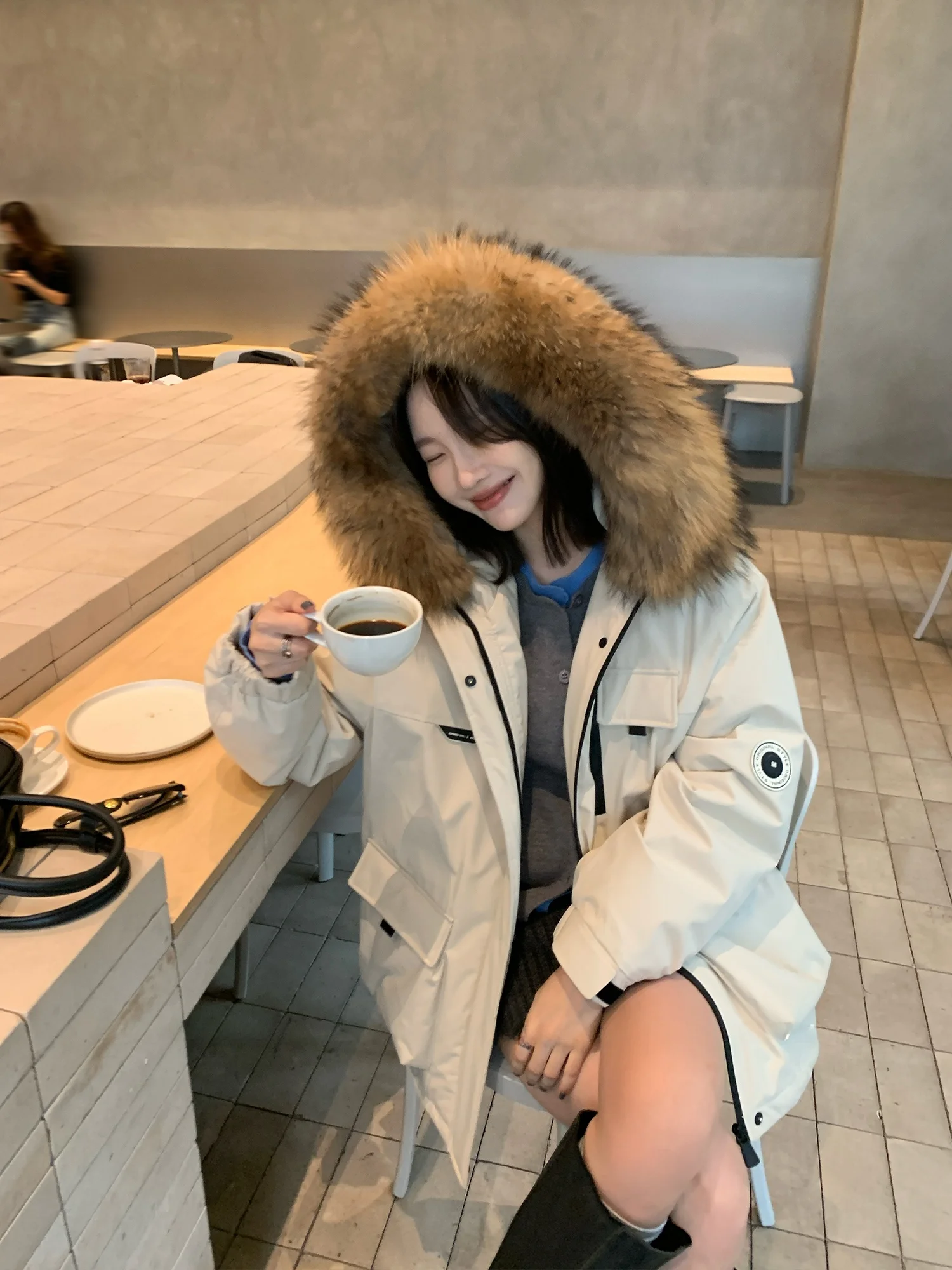 

Новая женская зимняя куртка средней длины с меховым воротником из 90% белого гусиного пуха, корейская версия, для повседневной носки