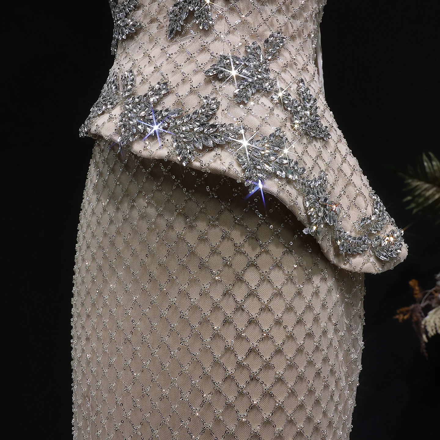 Sharon Said Dubai Champagner Zweiteiliges Trägerloses Abendkleid mit Schweren Pailletten und Perlen, Arabisches Damen-Abendkleid SS394 Maßanfertigung – Detail 9