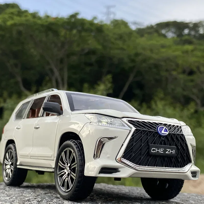 1:24 lexus LX570 alloy pull back car model diecast metal toy vehicles with sound light 6 open doors for kids gift free shipping