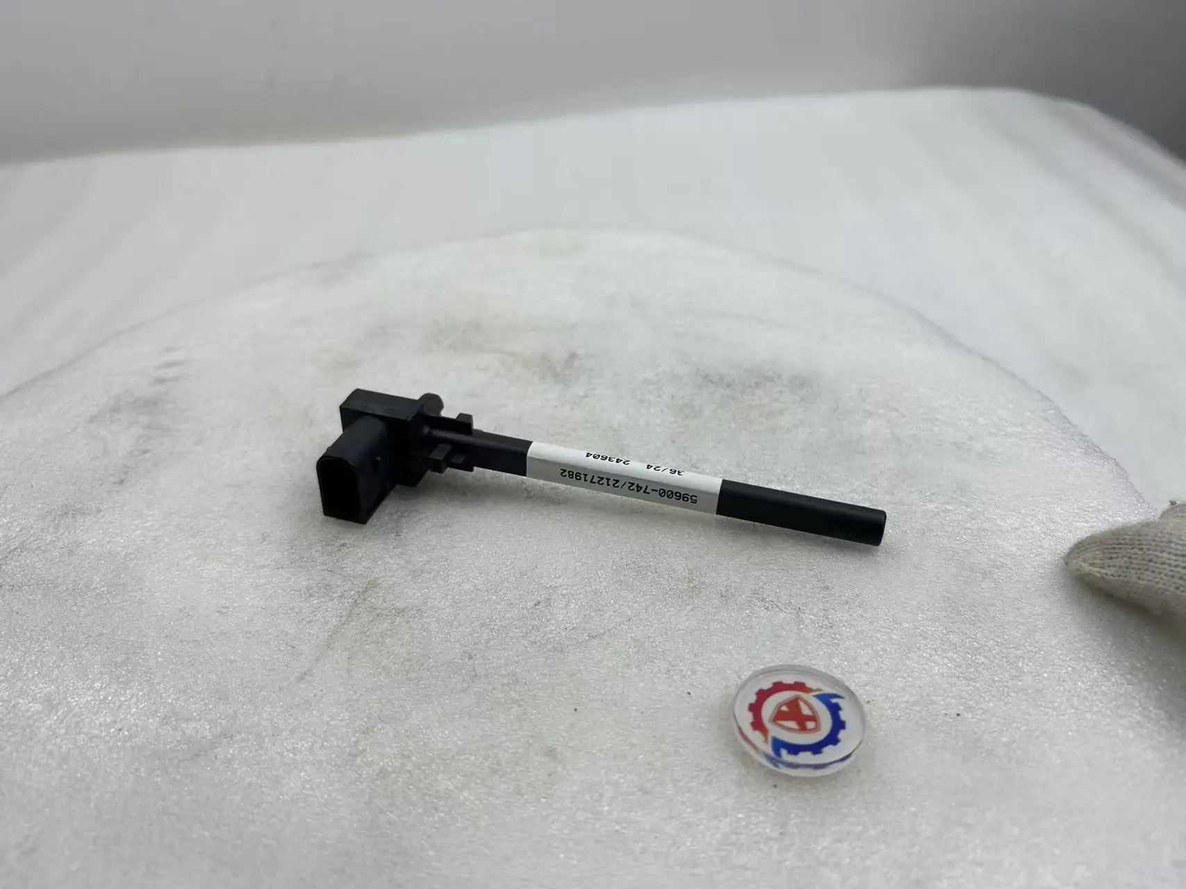 FM420 FM460 FH Truck D11 D13 Engine Coolant Expansion Tank Water Level Sensor 21271982 VOE21271982
