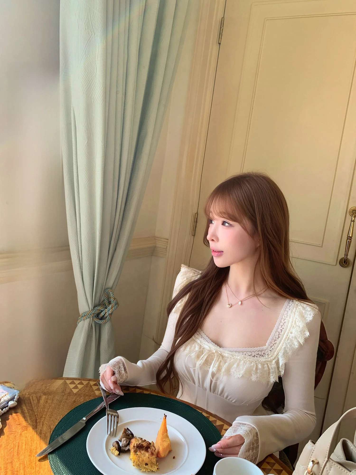 

Женская футболка-топ Lukira с кружевной отделкой, приталенная, с квадратным вырезом, дышащая, комфортная, повседневная, с длинным рукавом