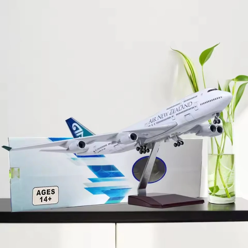 

Новая модель самолета из смолы в масштабе 1/150 B747 Новая Зеландия, модель самолета авиакомпании со световым колесом, шасси, витрина самолета, подарки