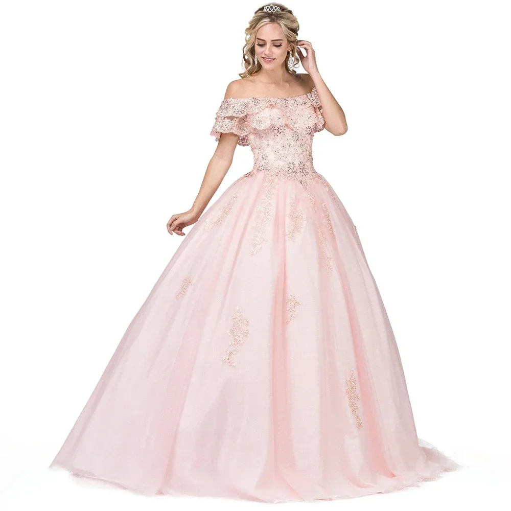 Abiti Quinceanera in tulle rosa pallido personalizzati Abito da ballo con spalle scoperte Abito Quinceanera di lusso con perline lunghe Applique Sweet 15