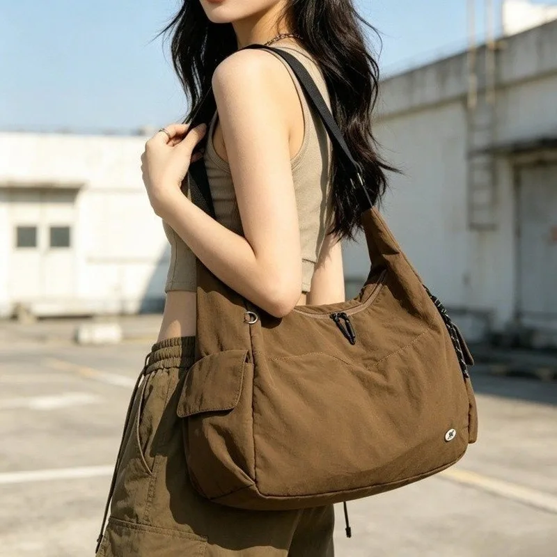 

Large Capacity Casual Hobo Shoulder Bag for Women, Suitable for Daily Commuting, Weekend Travel, School Use and Outdoor Casual