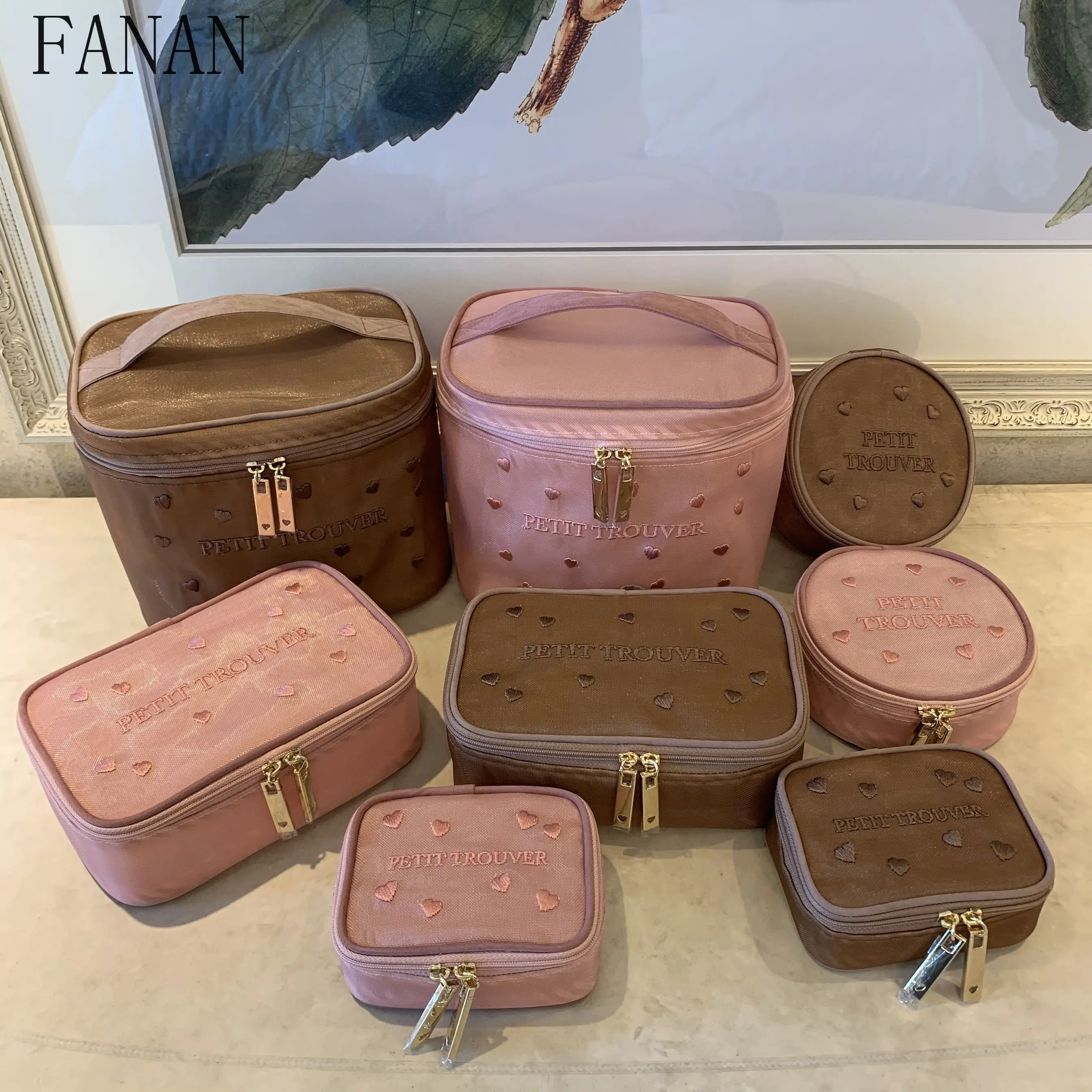 

Love Embroidery Mesh Sweet Versatile Women's Cosmetic Bags Sweet Sundries Mouth Red Envelope Cute Make Up Storage Bag Fashion