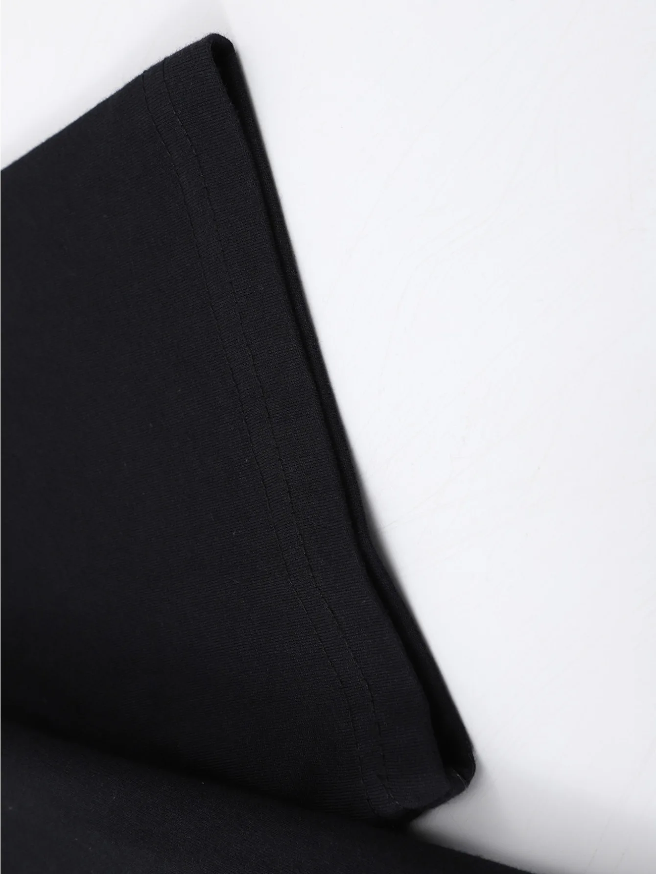 تي شيرت نسائي صيفي كاجوال - 100% نقي، ناعم ومريح، كم قصير، رقبة دائرية، طباعة جرافيتي رقمية