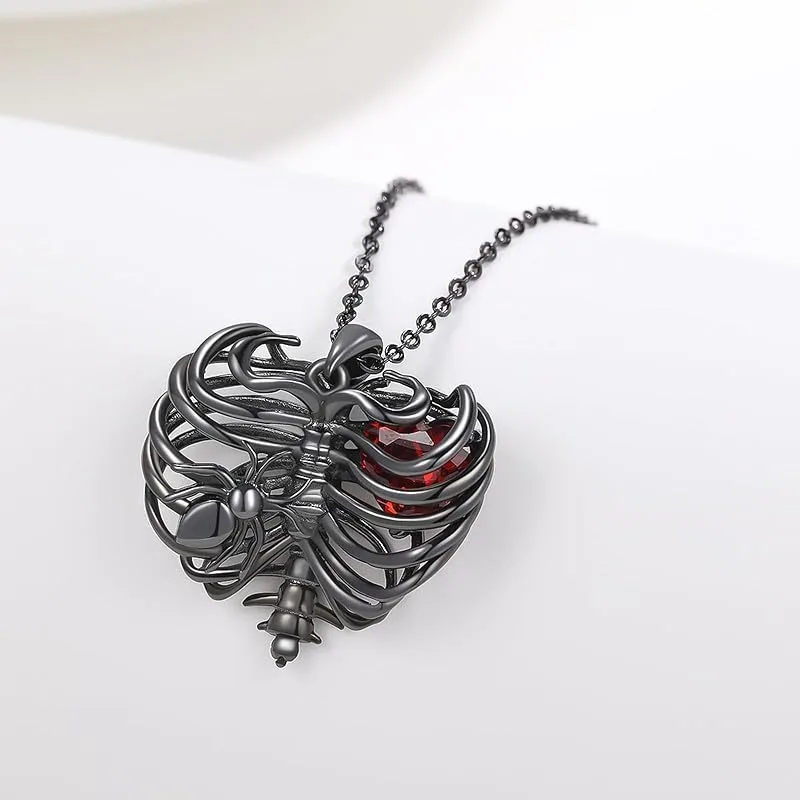 

Retro fashion, dark style, sexy and exaggerated heart-shaped pendant necklace, suitable for both men and women
