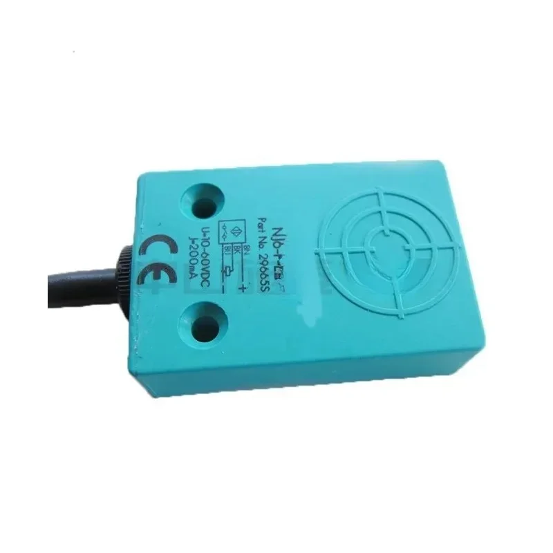 

Индуктивный датчик приближения серии Comfort, рабочее расстояние 6 мм, кабель PUR 2 м, тип подключения, новый оригинал