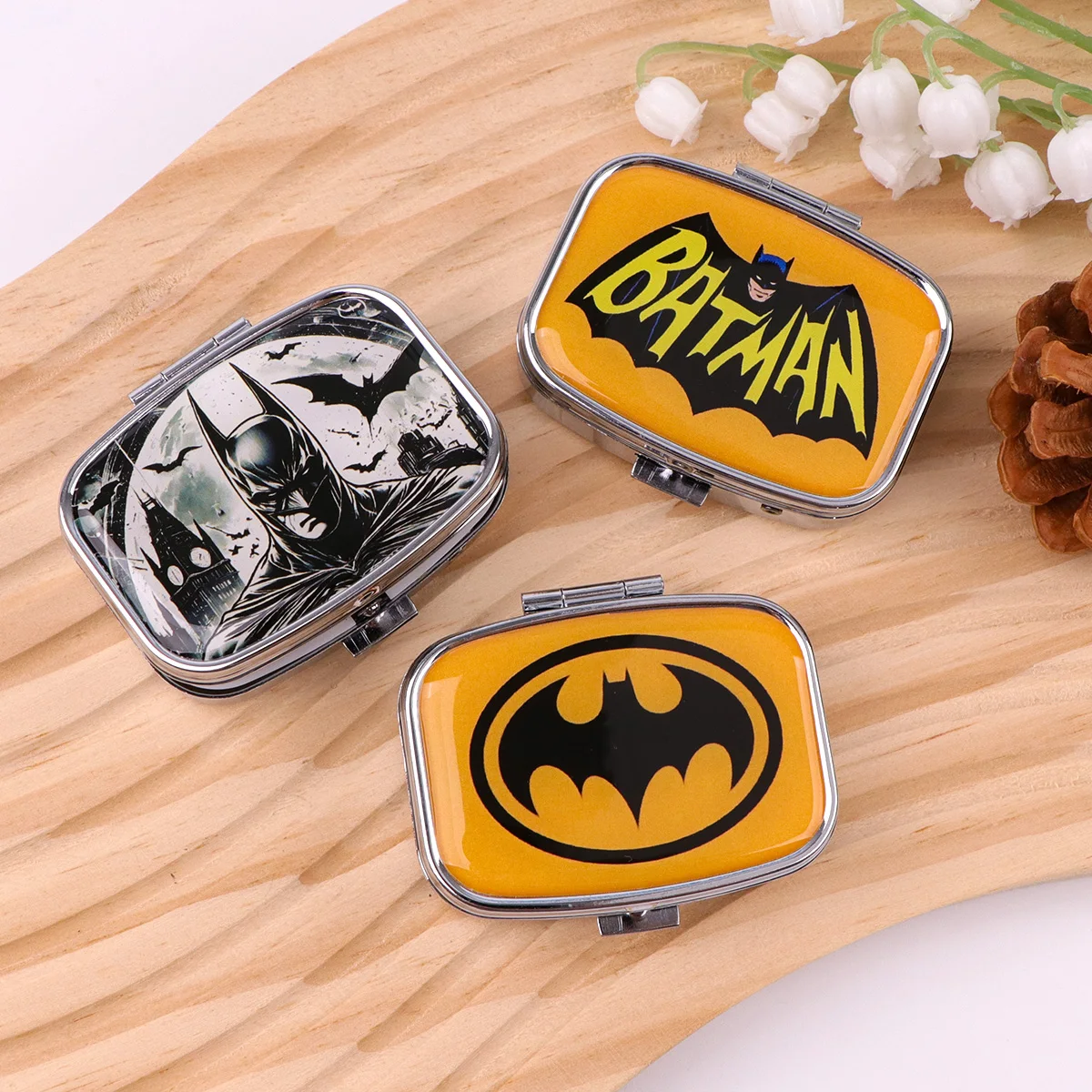 صندوق حبوب البطل الخارق من فيلم رائع، صندوق حبوب مربع معدني مقسم للسفر، علبة دواء محمولة، علبة حاوية حبوب صغيرة