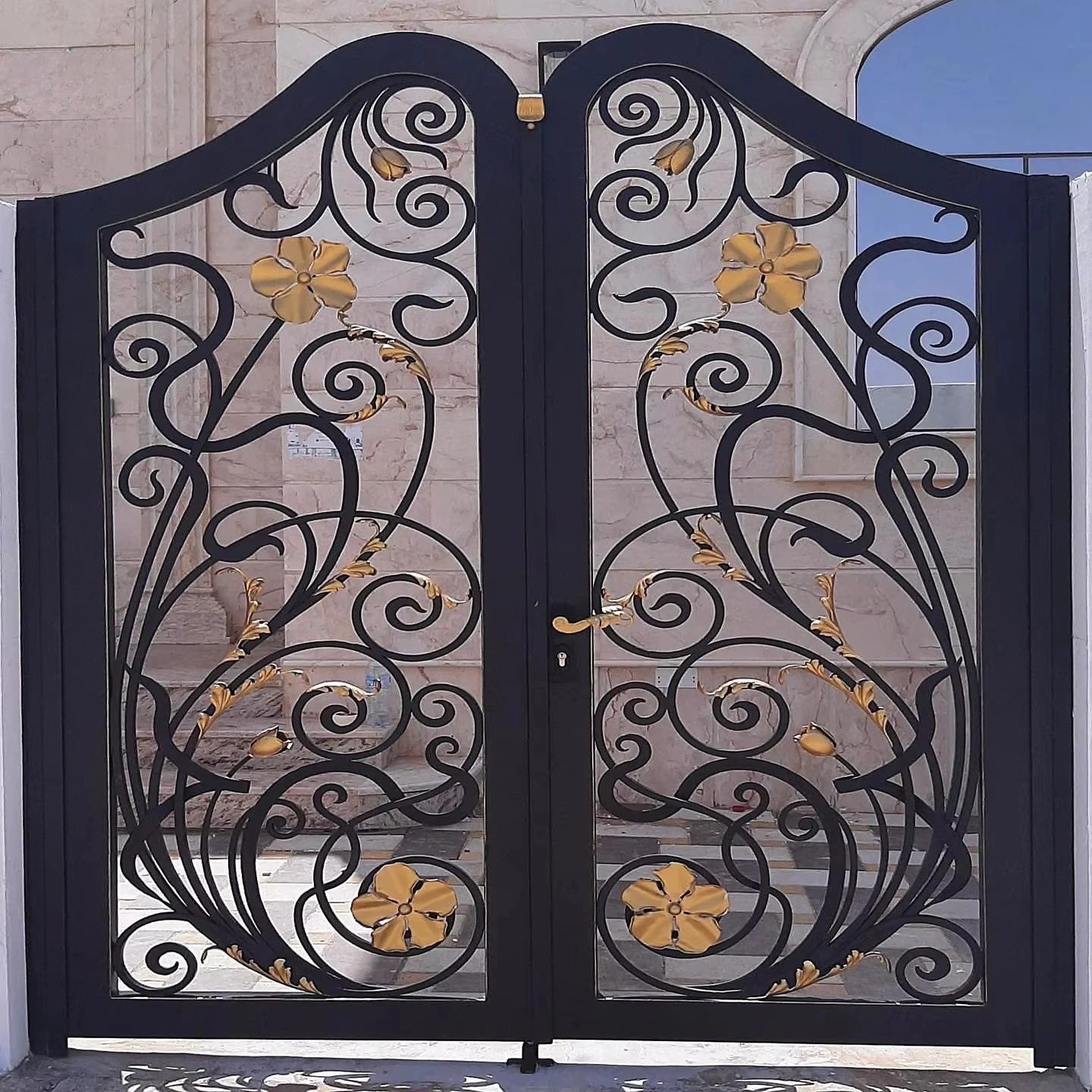 Modern Wrought Design Iron Gate Sliding Street Main Fence Gate For House Driveway Swing Open Style For Villas