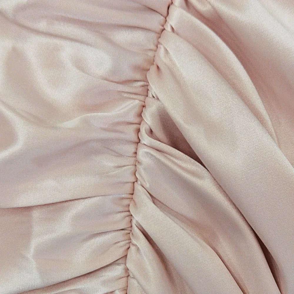 Abito aderente in raso di alta qualità Abito da donna con spalle scoperte Mini nuovo abito da sera per celebrità estivo a doppio strato