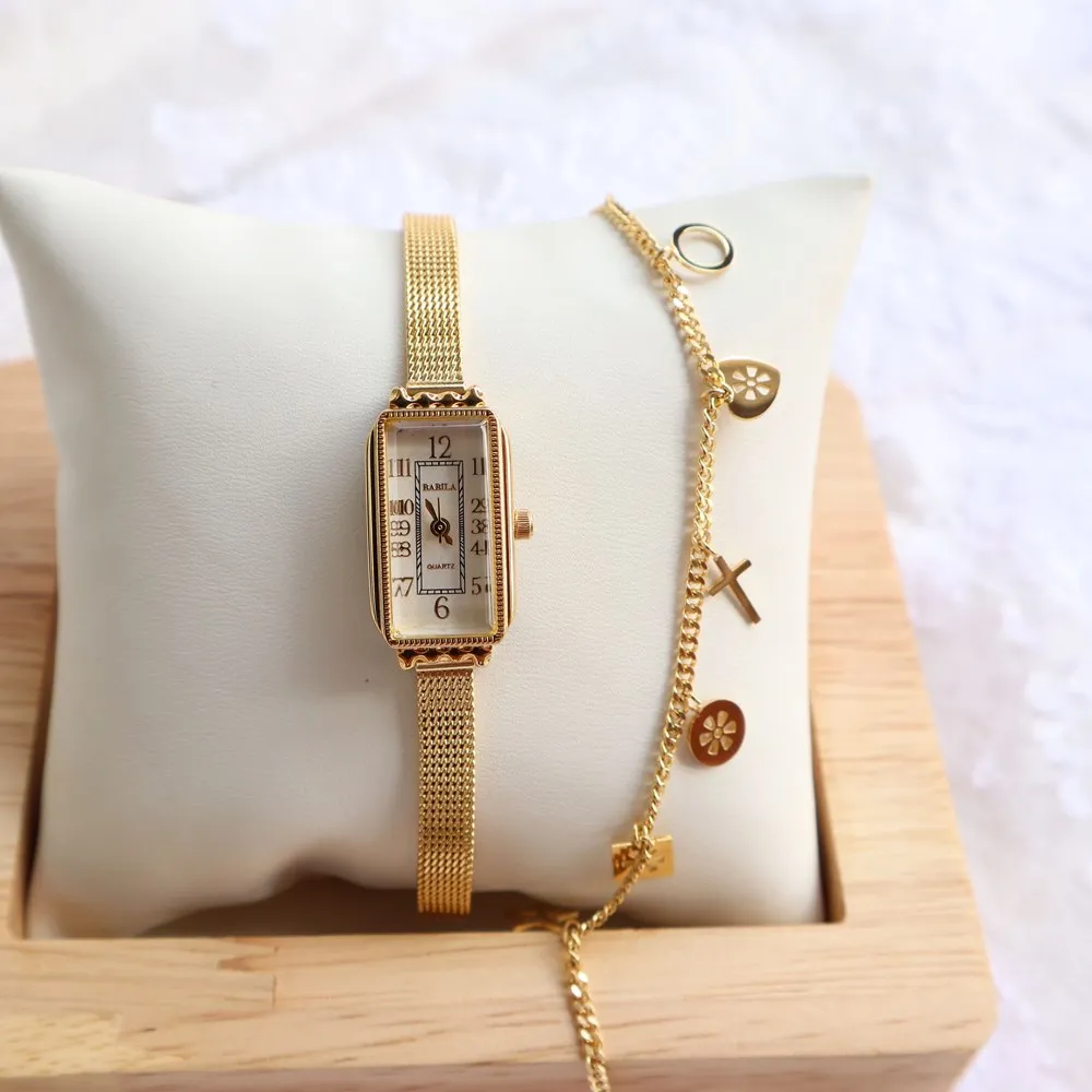 Venta caliente de lujo ligero simple rectangular exquisito tallado pequeño reloj de cuarzo dorado para mujer regalo para mujer reloj de alta calidad
