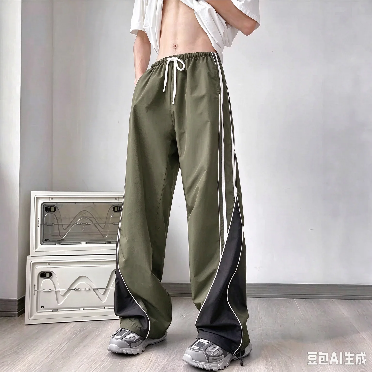 Heißer Verkauf Unisex gebogene weiße Seitenstreifen-Fallschirmhose mit weitem Bein, lockere Baggy-Hose für Herren, Hip-Hop-Streetwear, lässige Sporthose – Detail 6