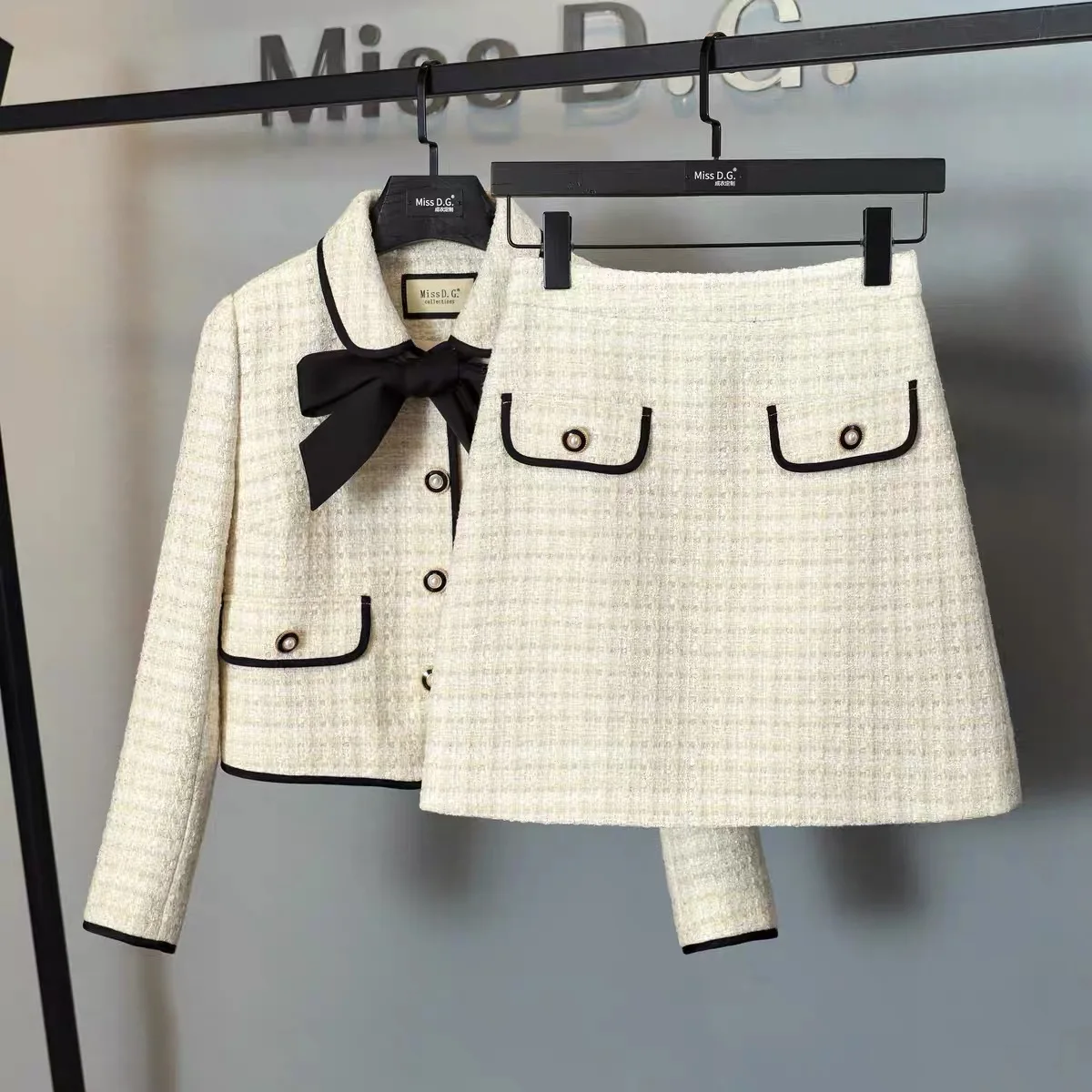 

Женский твидовый белый костюм, куртка, пальто, топ и юбка, элегантный комплект из двух предметов, новый одинаковый наряд 2022, зимняя жаккардовая модная одежда