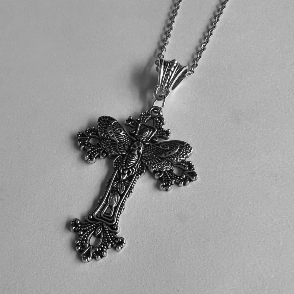 Punk Gothic Dark Ancient Stereo Relief Cross Moth Skull Pendant Necklace for Women Men Hallowmas Party Charm Collar Jewelry Gift