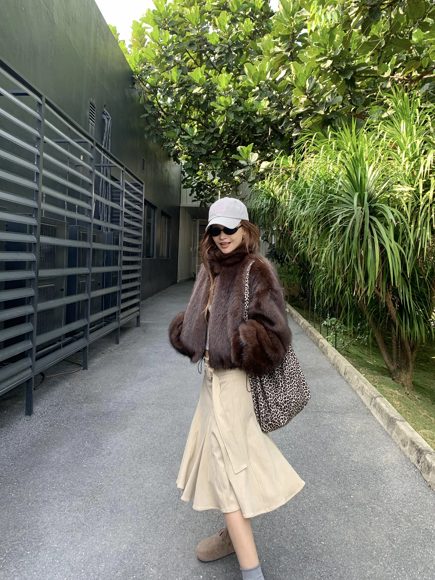 

Юбка Bluetique из мягкой замши, средней длины, универсальная, с многослойным дизайном, повседневная, приталенная, из полиэфирного волокна